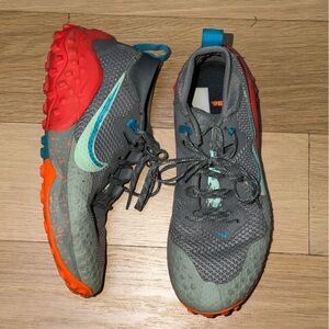 Nike Wildhorse Women’s Grey & Teal Athletic Sneakers with Orange Accents Sz 8.5
